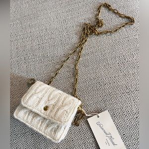 Chain card mini crossbody bag.
